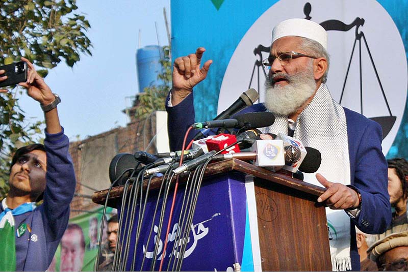 Ameer Jamaat-e-Islami Siraj-ul-Haq addressing the participants of rally on the occasion of Kashmir Solidarity Day at Mall Road