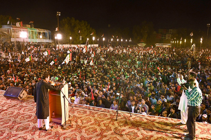 Convener Mutahida Qoumi Movement (MQM), Dr Khalid Maqbool Siddiqui addressing a public gathering during election campaign at Pukka Qila Ground