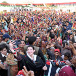 Bibi Aseefa Bhutto Zardari, the daughter of Shaheed Mohtarma Benazir Bhutto taking selfie with a large number of women party workers after meeting during election campaign at Khipro