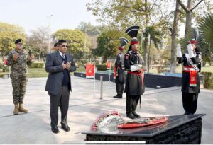 Caretaker Interior Minister Dr. Gohar Ejaz reciting Fatiha after laying wreaths on the martyrs' memorial at Pakistan Rangers (Punjab) Headquarters