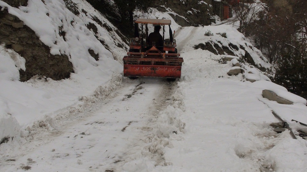 NHA busy in clearing roads closed due to snowfall