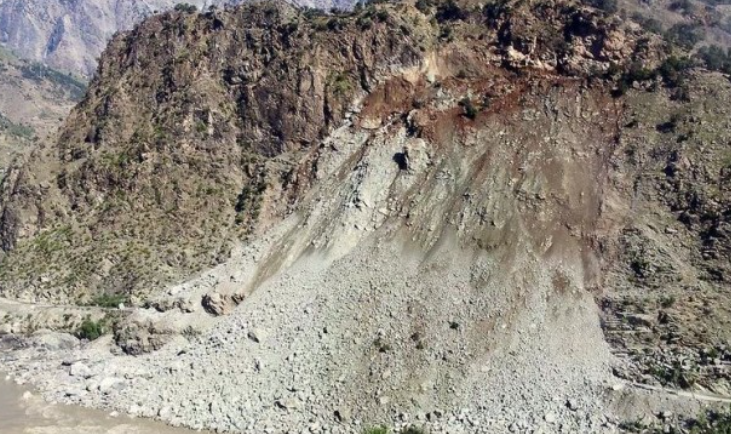 KKH closed due to landslide in upper Kohistan