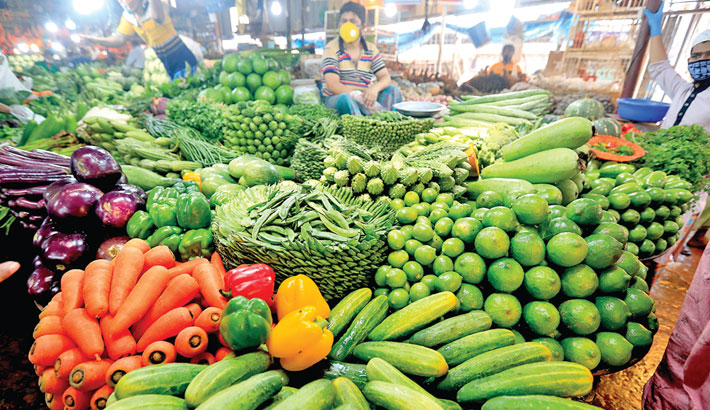 Commissioner visits Rawat vegetable market to review administrative affairs