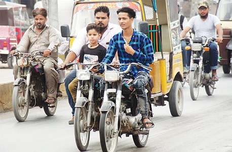 Again crackdown on riders without helmets