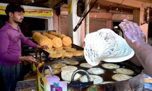 A vendor preparing traditional food item Pheoni in connection with upcoming Holy Fasting Month of Ramadan at Banni Chowk