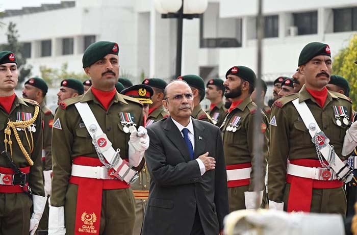 President Asif Ali Zardari inspecting the Guard of Honour, at Aiwan-e-Sadr