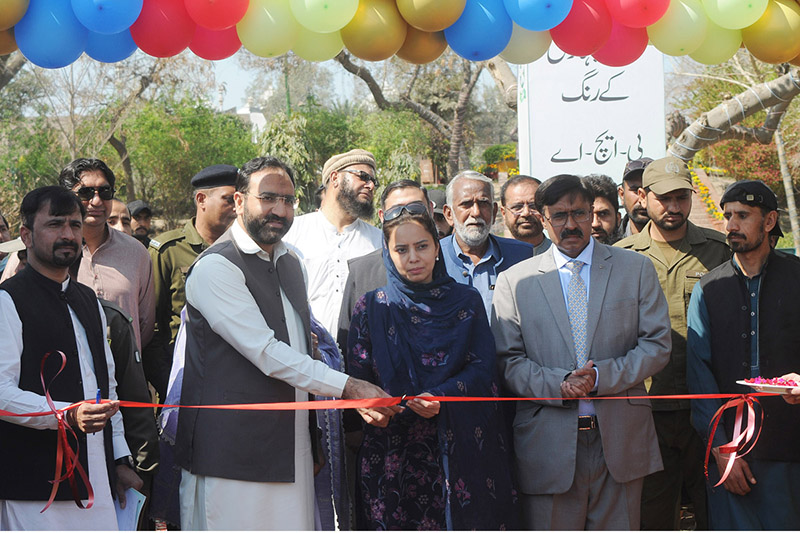 Commissioner Ms. Maryam Khan cutting the ribbon to inaugurate Jashan-e-Baharan festival organized by PHA at Qasim Bagh