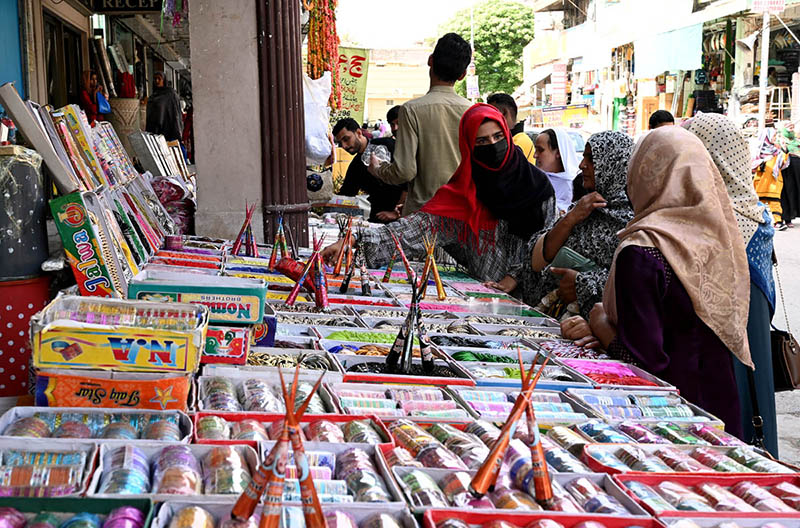 Women purchasing bangles and henna for upcoming Eid ul Fitr Festival.