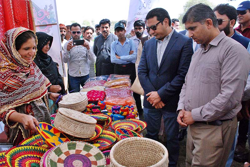 Deputy Commissioner Bahawalpur Zaheer Anwar Jappa and other inspecting various stalls during the Annual Celebration of Spring Flower Competition 2024.