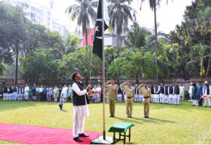 Pakistan’s High Commissioner to Bangladesh, Syed Ahmed Maroof hoists the national flag at the Chancery to the tune of the national anthem to mark the national day