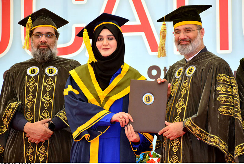 Vice Chancellor ISRA University Dr. Ahmad Waliullah kazi is giving away degrees among to the successful graduate student during 21st convocation of ISRA University