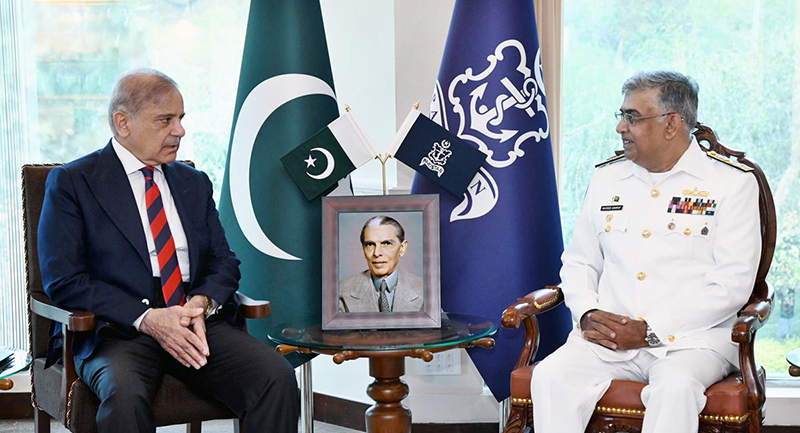 Prime Minister of Pakistan, Muhammad Shehbaz Sharif exchanging views with Chief of the Naval Staff, Admiral Naveed Ashraf at Naval Headquarters