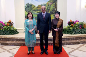 Pakistan's High Commissioner in Singapore, Ms Rukhsana Afzaal meeting with Prime Minister Lee Hsien Loong at Presidential Palace.