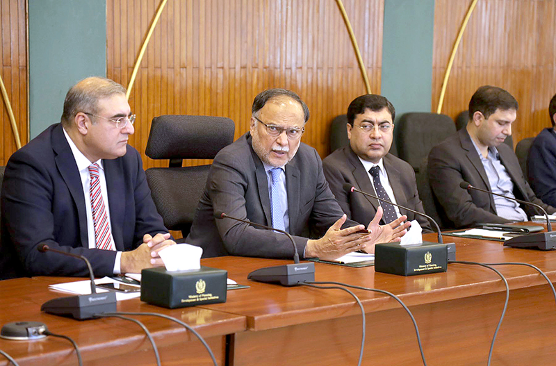 Ahsan Iqbal, Federal Minister for Planning, Development & Special Initiatives, delivers a speaks to the senior management at the Ministry of Planning.