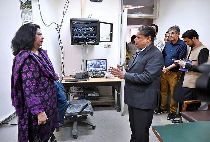 Federal Secretary Information and Broadcasting, Shahera Shahid visiting APP Karachi Bureau office.