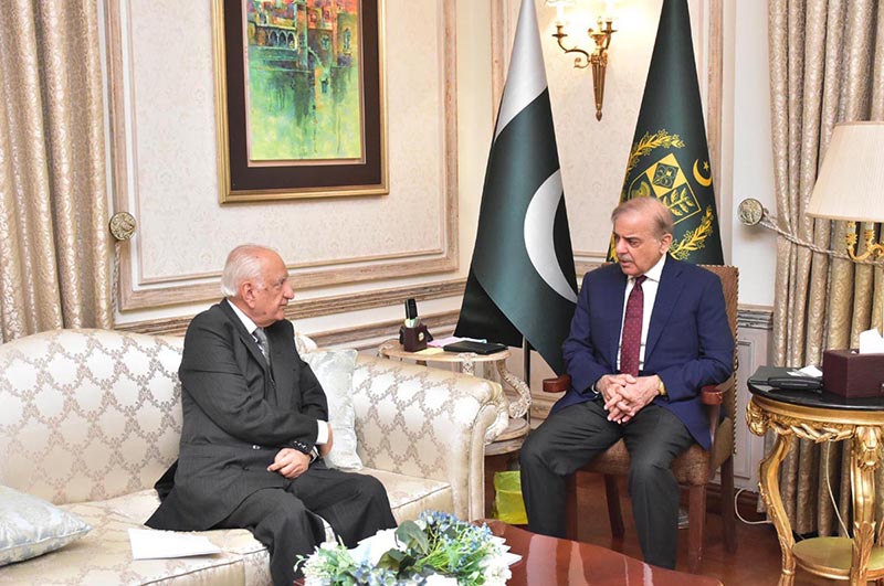 Former Governor of the Punjab Mr. Shahid Hamid calls on Prime Minister Muhammad Shehbaz Sharif