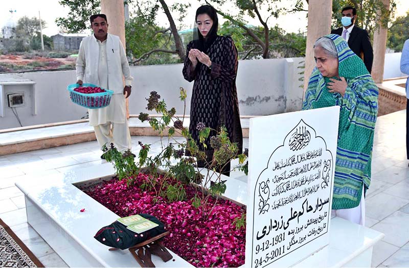 Bibi Aseefa Bhutto Zardari offer Fatiha on the grave of her grandfather late Sardar Hakim Ali Zardari
