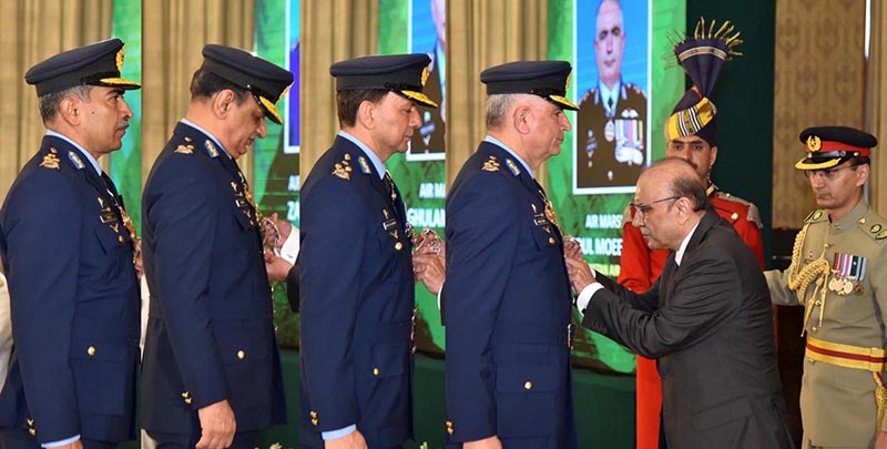 President Asif Ali Zardari conferring the insignias of Hilal-i-Imtiaz (Military) upon officers of the Pakistan Armed Forces, at Aiwan-e-Sadr