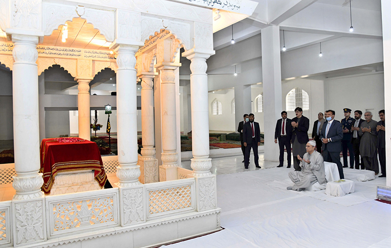 President Asif Ali Zardari offers Fateha on the grave of Shaheed Mohtarma Benazir Bhutto at Garhi Khuda Bakhsh.