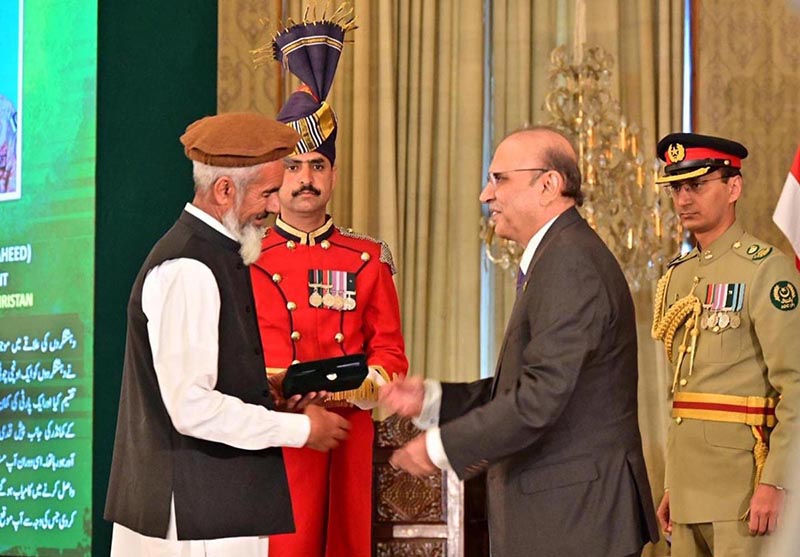 President Asif Ali Zardari conferring the insignias of Sitara-i-Basalat (Military) upon Captain Abdul Wali (Shaheed) during the Presidential Investiture Ceremony of Military awards, his father is receiving the award