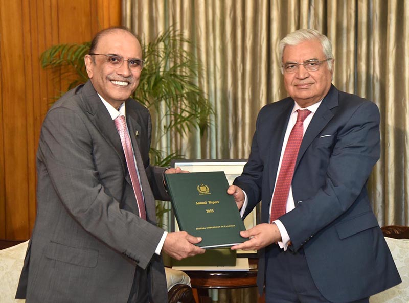 The Wafaqi Mohtasib of Pakistan, Mr Ejaz Ahmad Qureshi, presenting the Annual Report-2023 to President Asif Ali Zardari, at Aiwan-e-Sadr.