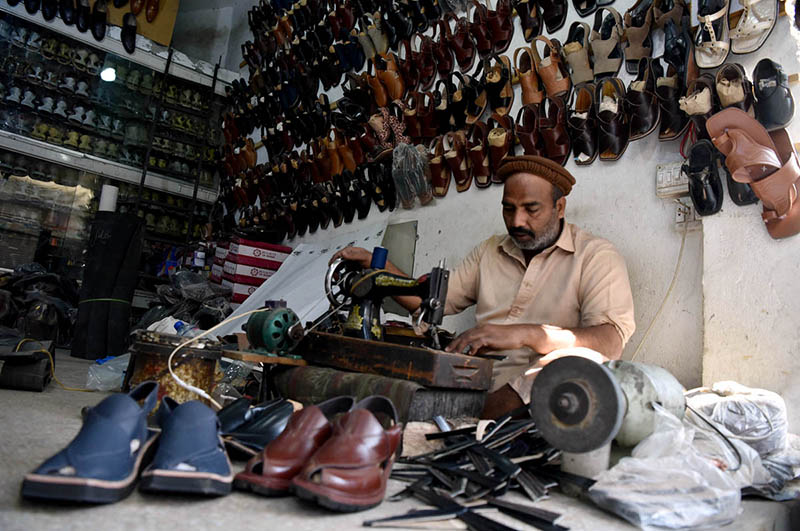 Cobbler Making Peshawari Chappal for Eid Shopping at Kohati Bazar.