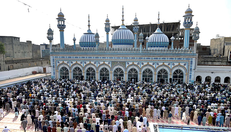 Worshipers offering Friday Prayers at Jamia Masjid Qadeemi in the holy month of Ramadan