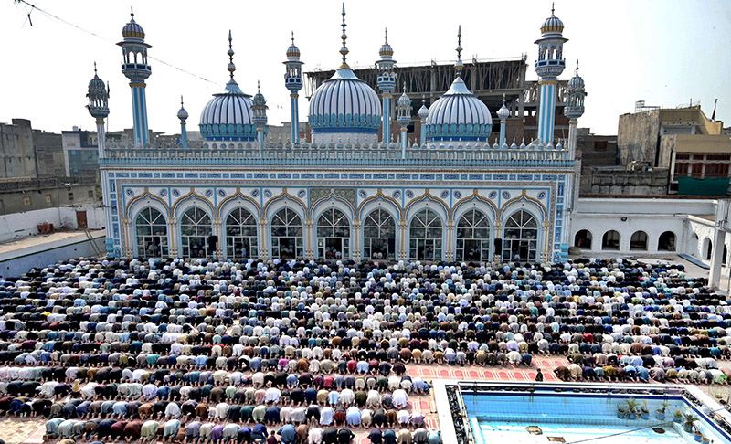 Worshipers offering Friday Prayers at Jamia Masjid Qadeemi in the holy month of Ramadan
