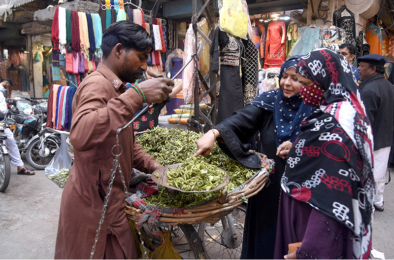 Women buying Kachnar vegetables in the bazaar