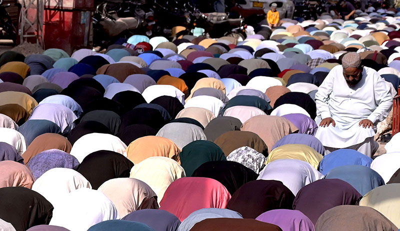 Worshipers offering Friday Prayers at Jamia Masjid Qadeemi in the holy month of Ramadan