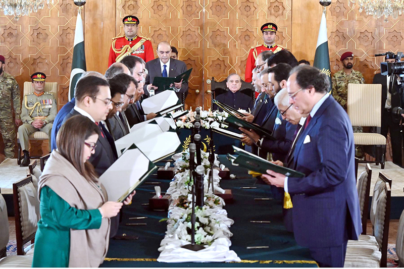 President Asif Ali Zardari administering oath of office to members of Federal Cabinet at Aiwan-e-Sadr, Prime Minister Muhammad Shehbaz Sharif was also present on the occasion