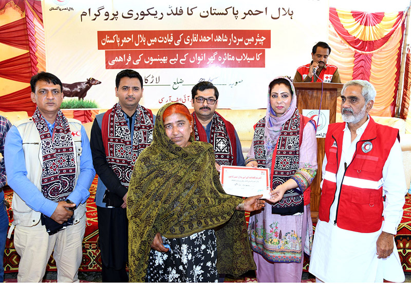 Additional Director Pakistan Red Crescent Society Ms. Asima Naseem distributing handover buffaloes certificates to flood-affected families of deserving households with the collaboration of the IFRC during a ceremony at Municipal Stadium, organized by Pakistan Red Crescent Society