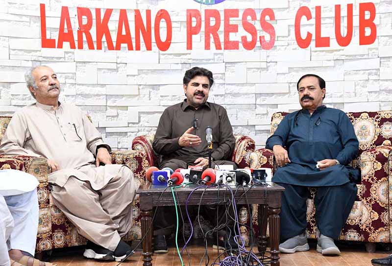 Sindh Minister for Energy, Planning and Development Syed Nasir Hussain Shah addressing a press conference at Press Club