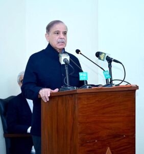  Prime Minister Muhammad Shehbaz Sharif talks to the affectees of torrential rains and heavy snowfall.