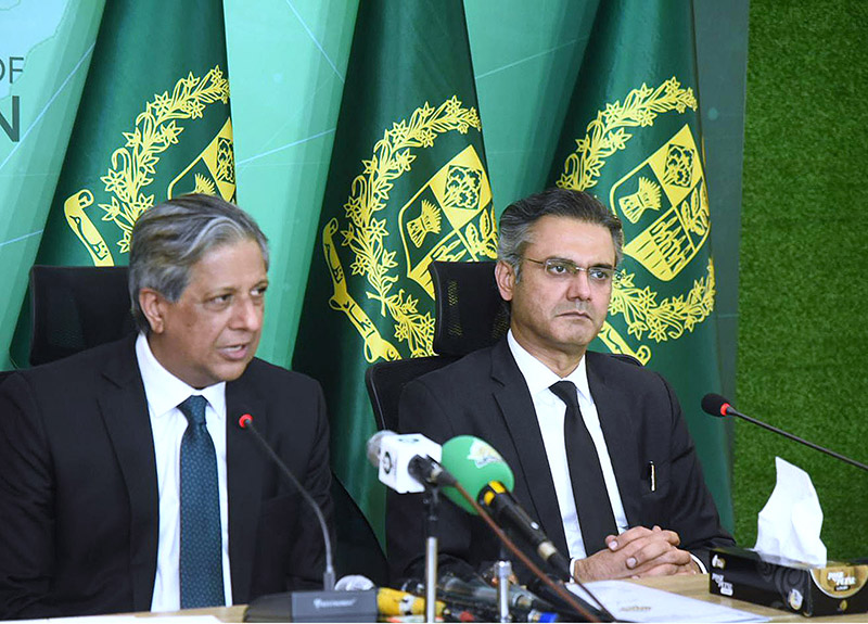 Federal Minister for Law and Justice, Azam Nazeer Tarar and Attorney General of Pakistan, Mansoor Awan, address an important press conference