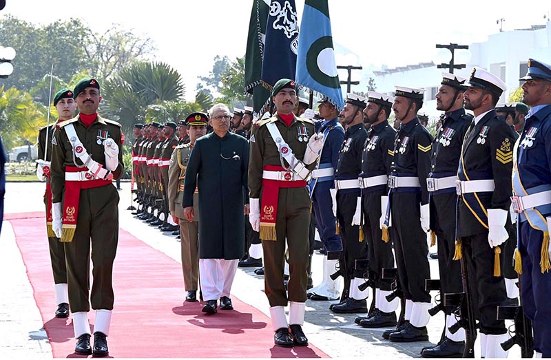 President Dr Arif Alvi being presented with the farewell Guard of Honour, at Aiwan-e-Sadr