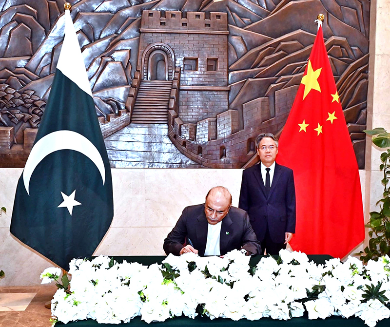 President Asif Ali Zardari registering his condolence remarks in the visitor's book, at the Chinese Embassy