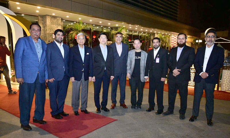 Consul General of Thailand, Narut Soontarodon in a group photo with the guests during an Iftar-Dinner in honor of top travel agents at a local hotel hosted by Thai Airways