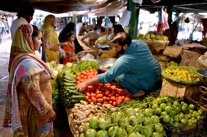 People purchasing vegetables in a Ramadan Sasta Bazar