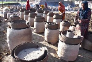 Women workers busy in preparing traditional oven (Tandoor) at their workplace outskirts in the Provincial Capital