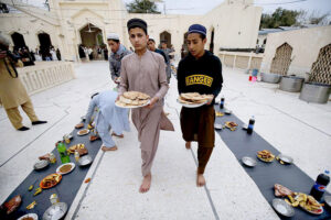 Volunteers arranging Iftar for people at Darwesh Masjid during Holy Fasting Month of Ramzanul Mubarak