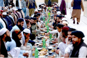 Volunteers arranging Iftar for people at Darwesh Masjid during Holy Fasting Month of Ramzanul Mubarak