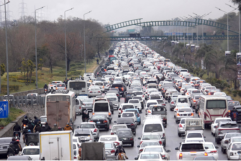 A massive traffic jam on Islamabad Expressway near Faizabad