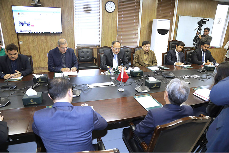 Federal Minister of Planning Development & Special Initiatives, Professor Ahsan Iqbal receives Chinese Ambassador, Jiang Zaidong upon his arrival at Planning Ministry
