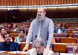 Federal Minister for Commerce, Jam Kamal Khan addressing the concerns regarding the ban on the export of bananas and onions in National Assembly Session.
