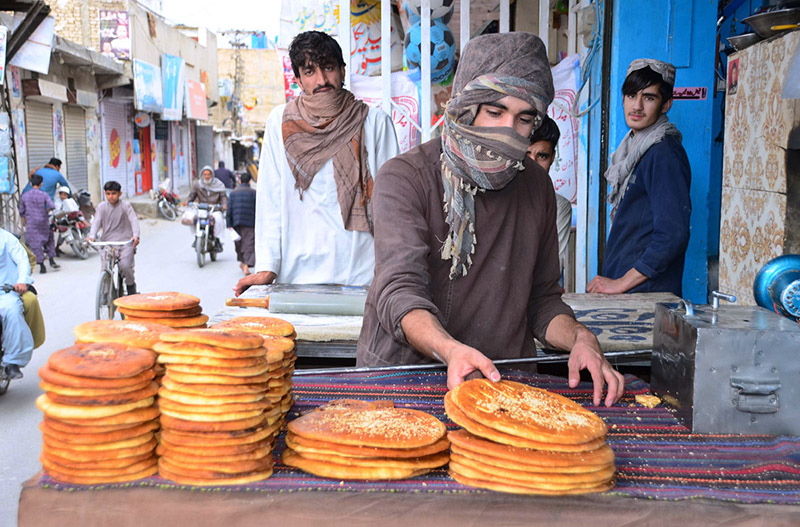 Vendor decorates Roghni Naan to attract customers at Chaman Phatak