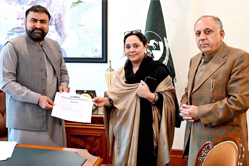 Balochistan Chief Minister Mir Sarfraz Bugti hands over party ticket to Kiran Baloch for general election of Senate on behalf of PPP
