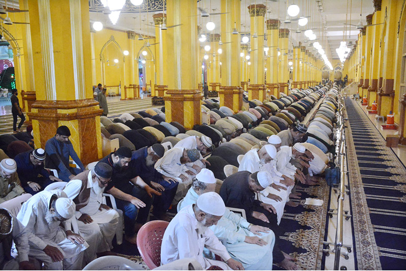 People praying first Tarawih in congregation in New Memon Masjid as the crescent moon sighted in the country