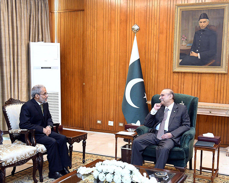 The Ambassador of Yemen to Pakistan, Mohammad Motahar Alashabi, calls on President Asif Ali Zardari, at Aiwan-e-Sadr