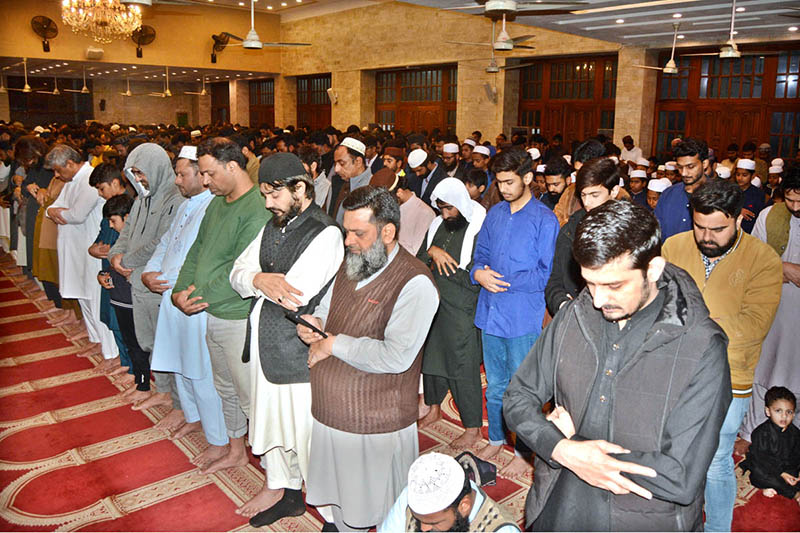 People praying first Tarawih in congregation in Badshahi Masjid as the crescent moon of Ramazan ul Mubarak sighted in the country